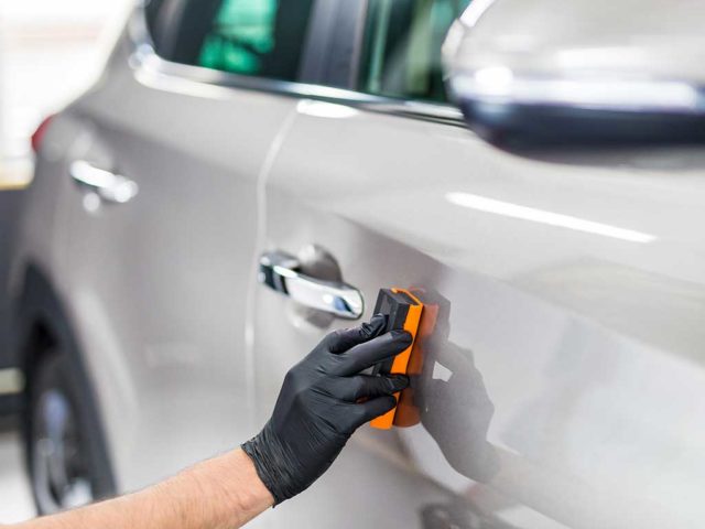 Descontaminado de pintura: consigue que tu auto recupere su aspecto de agencia